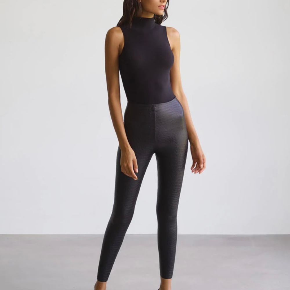 Wear commando animal print leggings